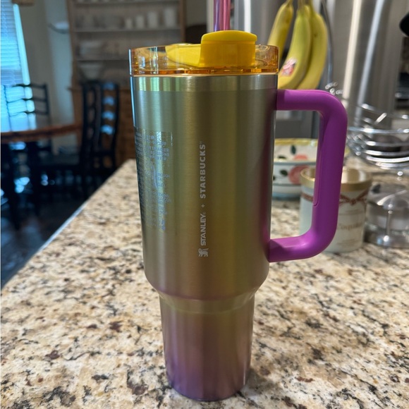 Brand New Sunset gradient Stanley. Never used! Perfect condition - Picture 3 of 5